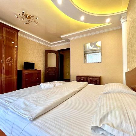 Apartpoltava Двокімнатні Апартаменти, До 6 Спальних Місць, Кутова Ванна, Корпусний Парк, Документи Для Відрядження Εξωτερικό φωτογραφία